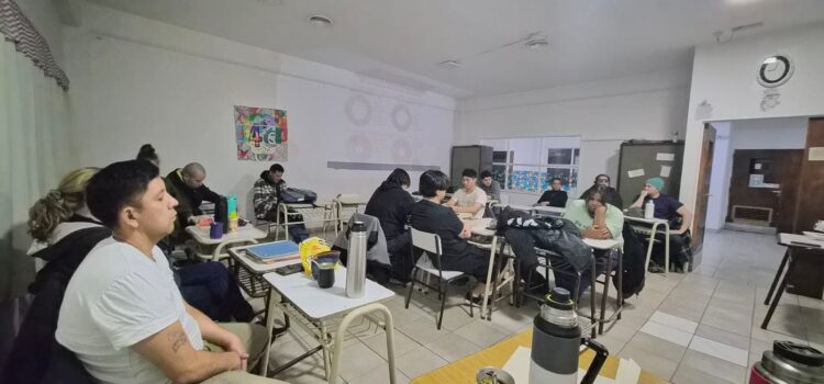 Trayectorias en el Nivel Secundario de la EPJA: Estrategias y Saberes Situados